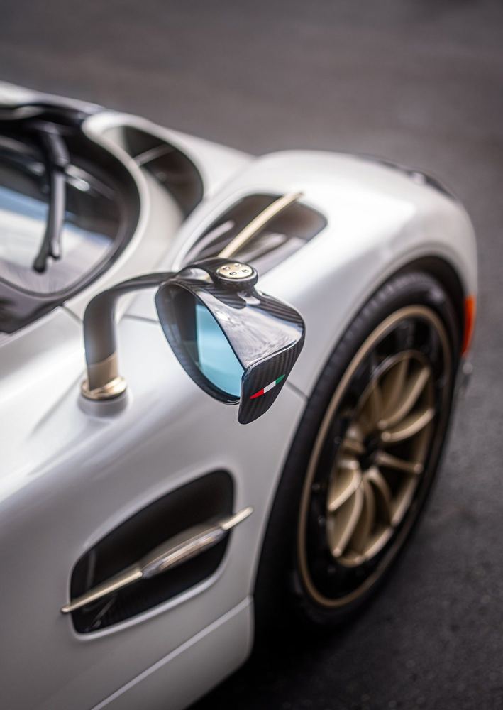 Pagani Utopia, Carbon mirror