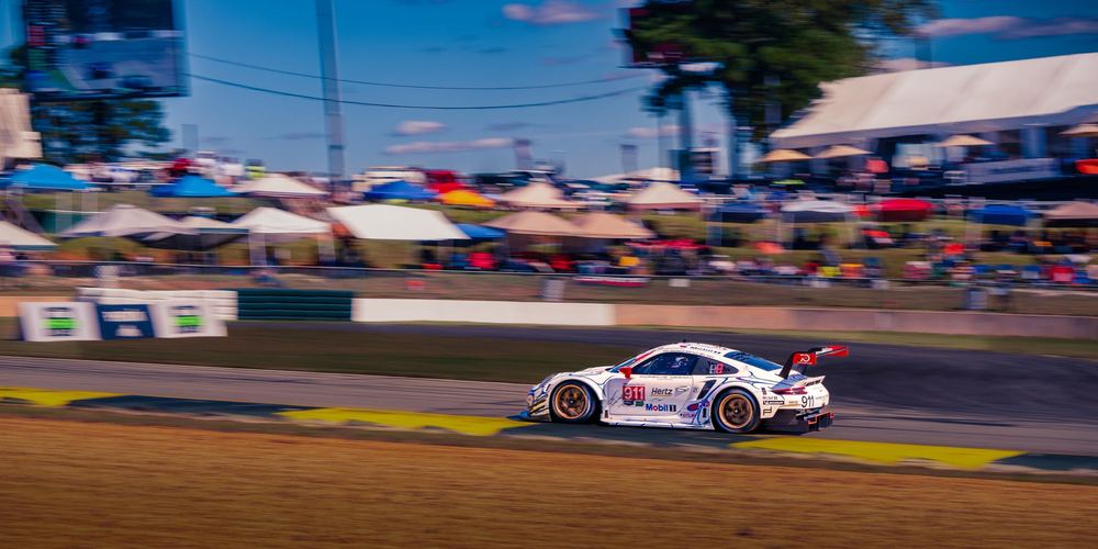 Porsche 911 RSR · No. 911, Dusk