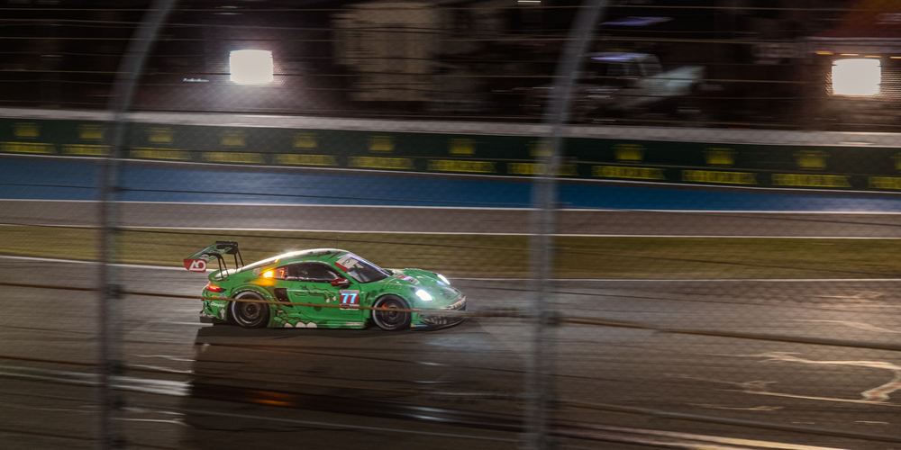 Porsche 992 GT3 · No. 77, Night fence