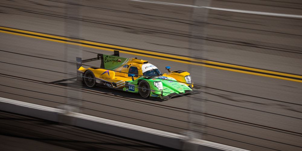 LMP2 · Green and yellow, Front stretch · Day